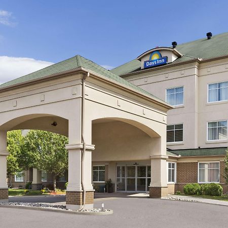 Days Inn By Wyndham Ottawa Airport Bagian luar foto