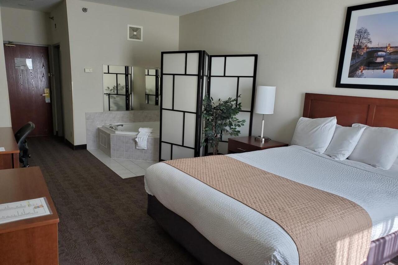 Days Inn By Wyndham Ottawa Airport Bagian luar foto