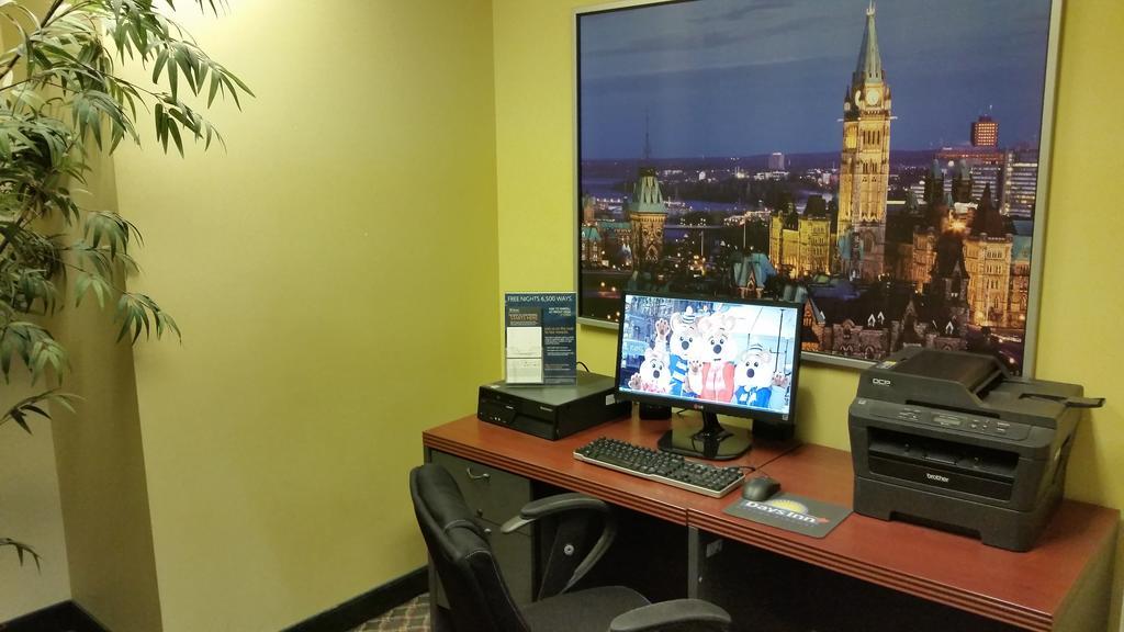 Days Inn By Wyndham Ottawa Airport Bagian luar foto