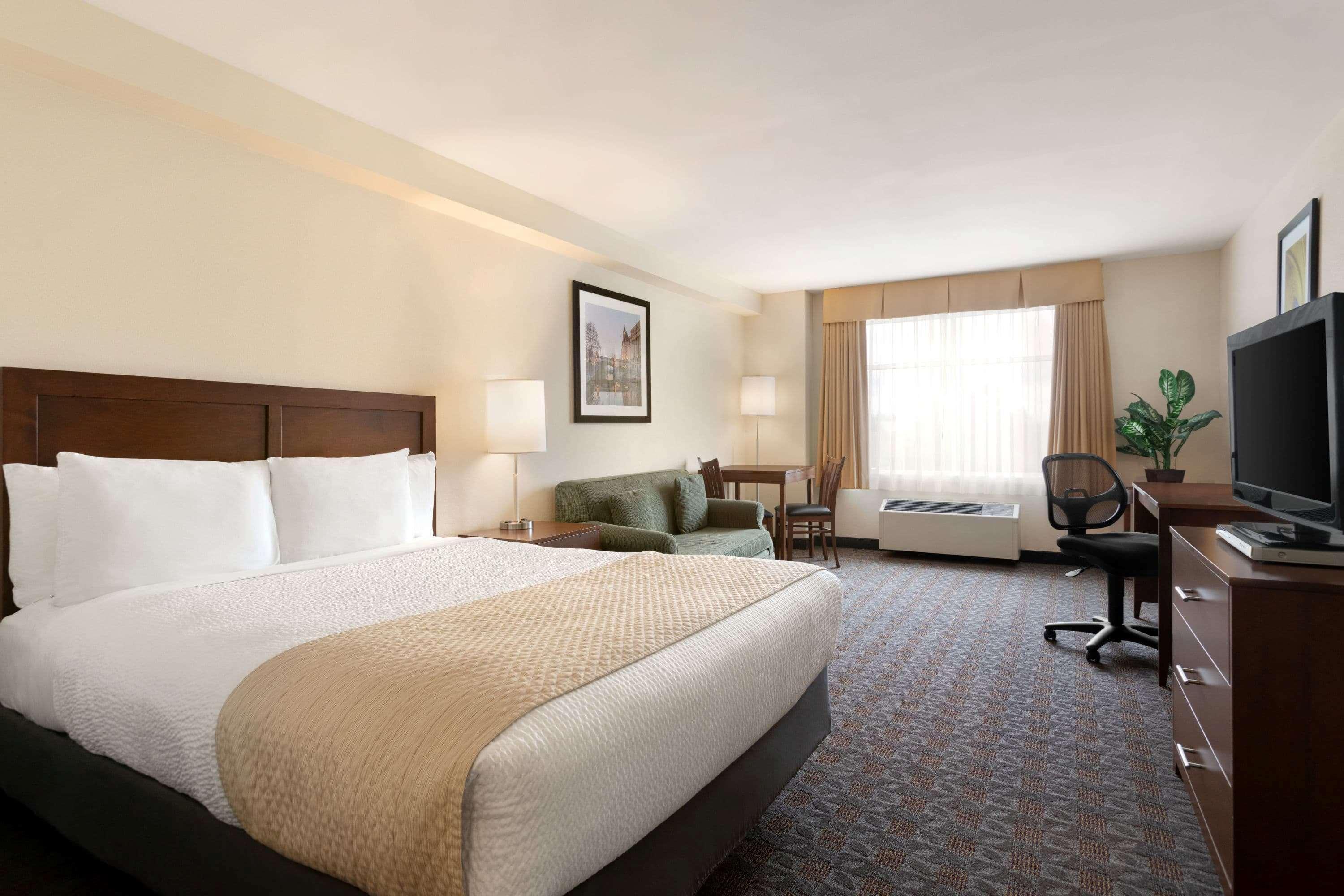 Days Inn By Wyndham Ottawa Airport Bagian luar foto