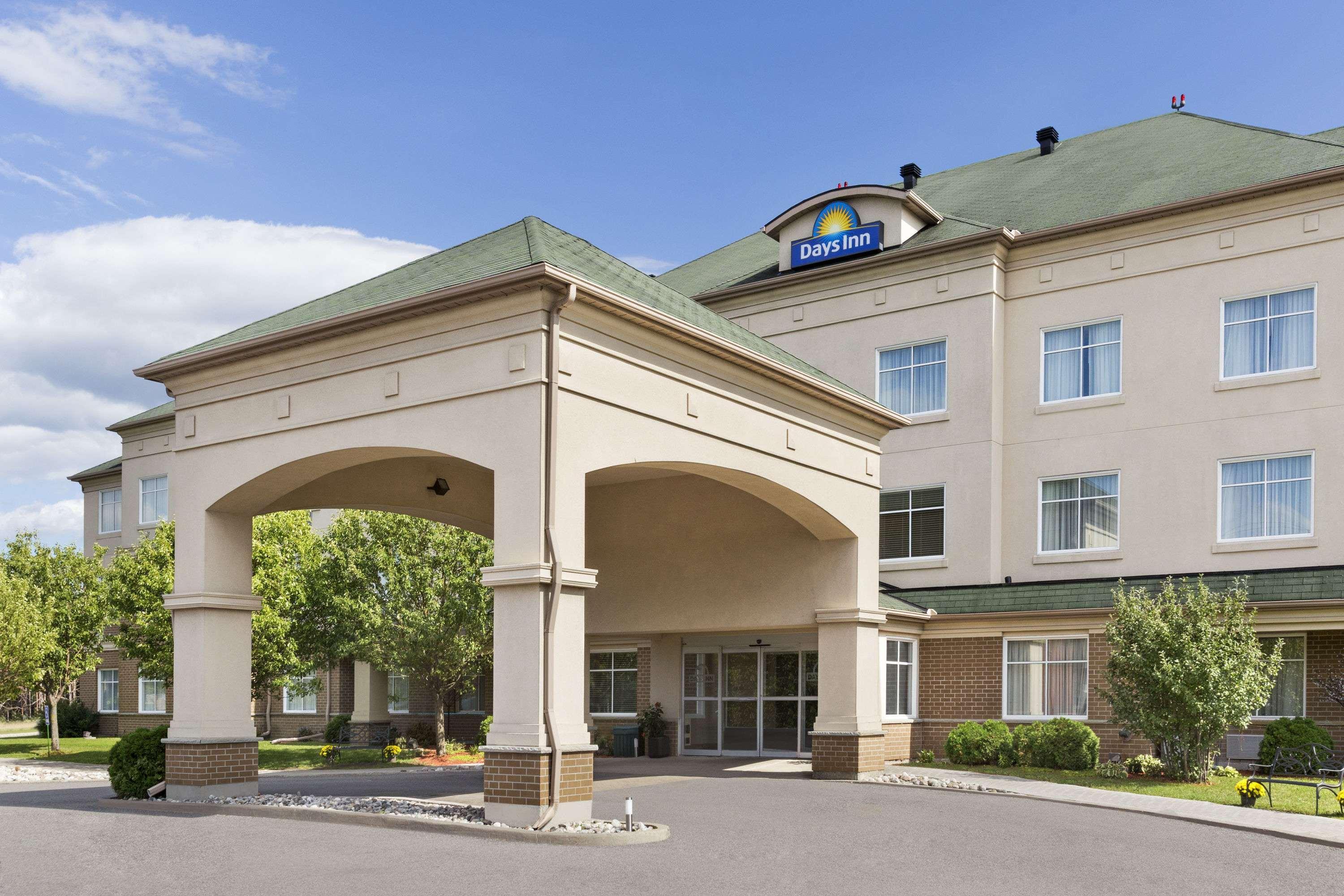 Days Inn By Wyndham Ottawa Airport Bagian luar foto