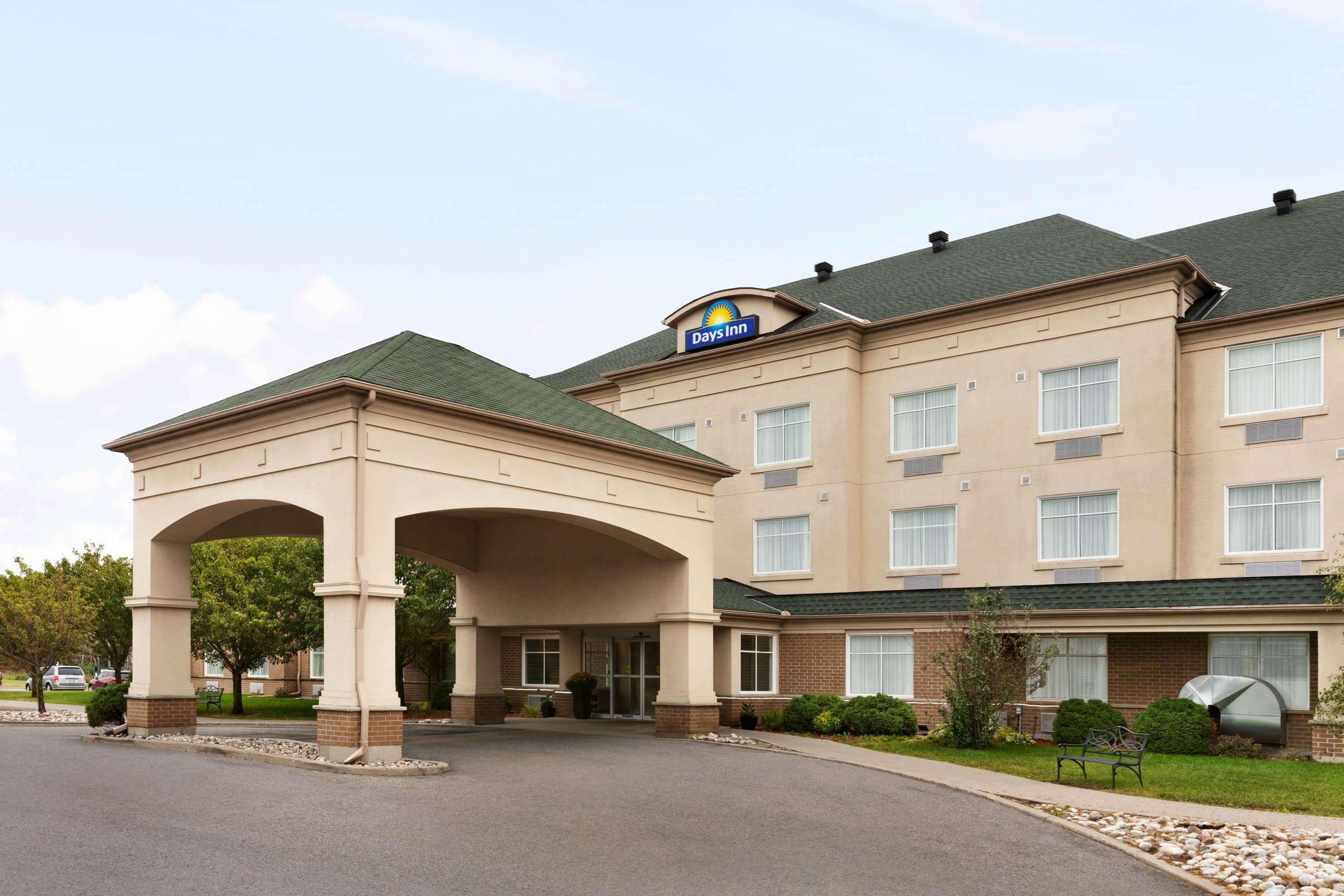Days Inn By Wyndham Ottawa Airport Bagian luar foto