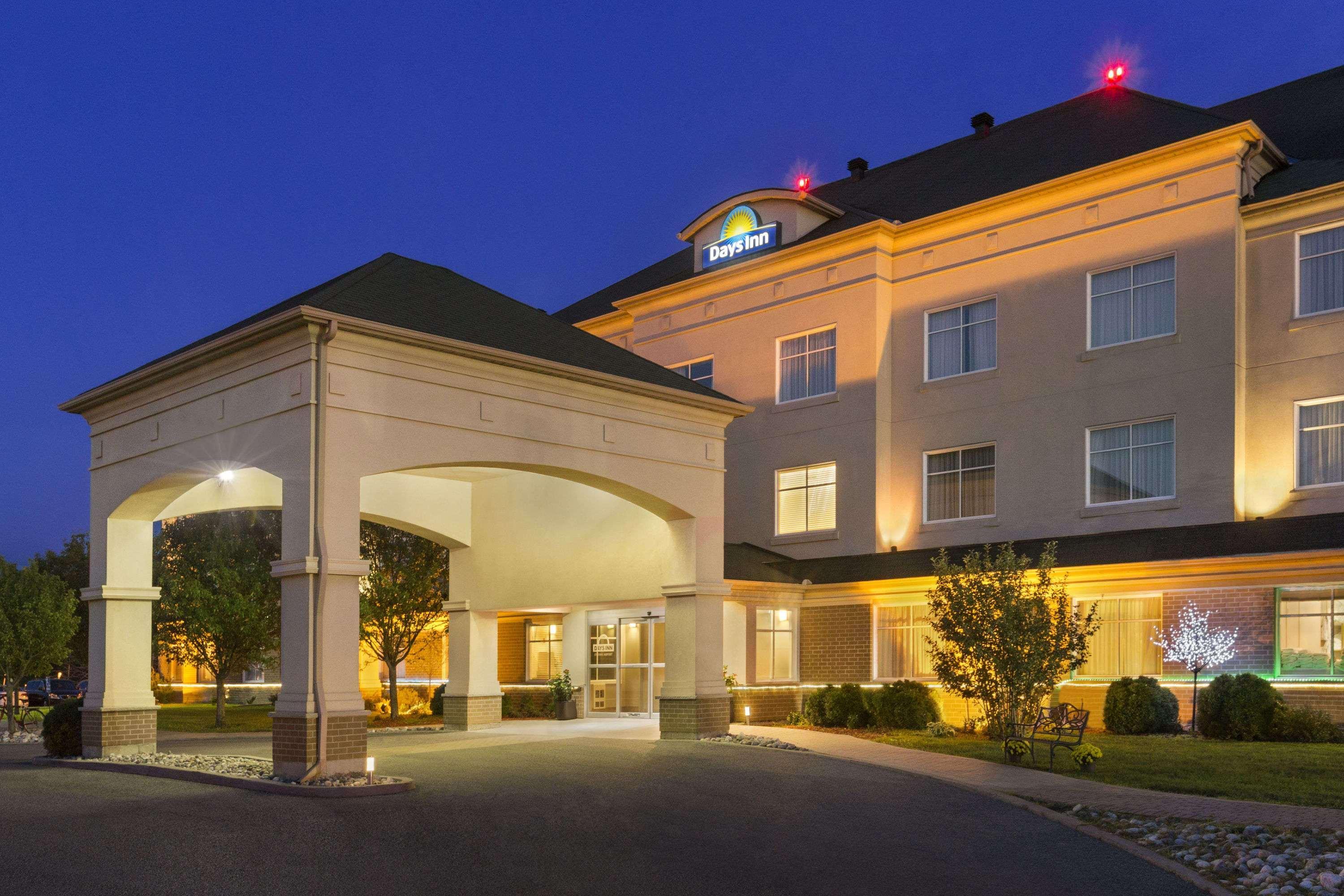 Days Inn By Wyndham Ottawa Airport Bagian luar foto