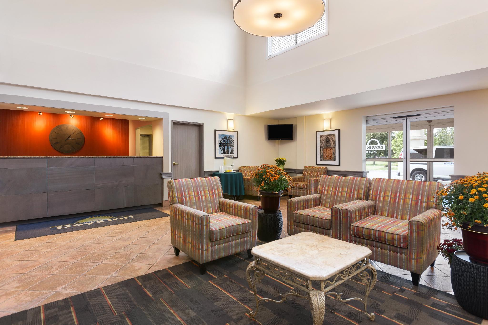 Days Inn By Wyndham Ottawa Airport Bagian luar foto