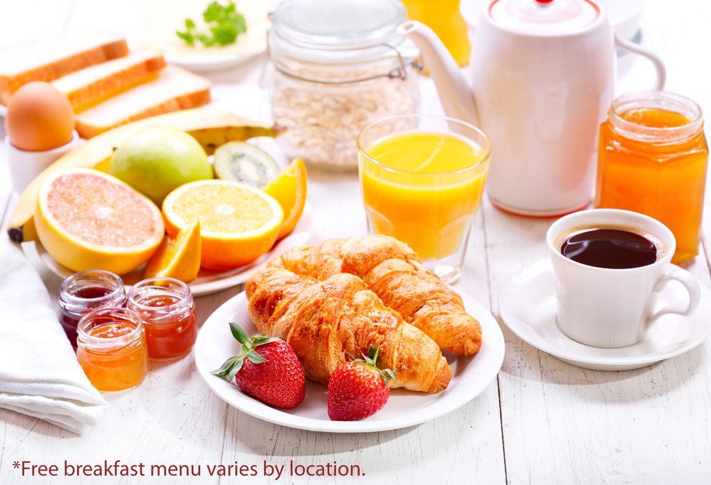 Days Inn By Wyndham Ottawa Airport Bagian luar foto