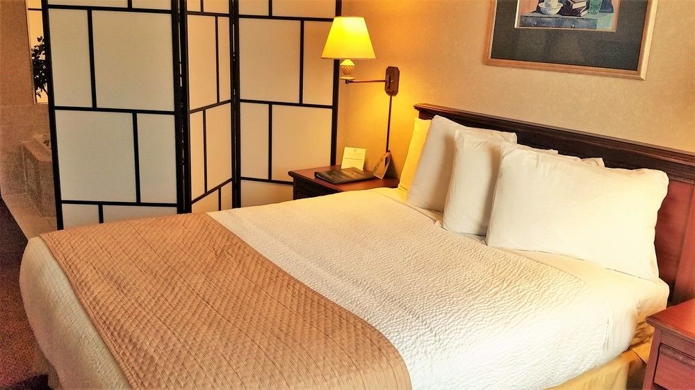 Days Inn By Wyndham Ottawa Airport Bagian luar foto