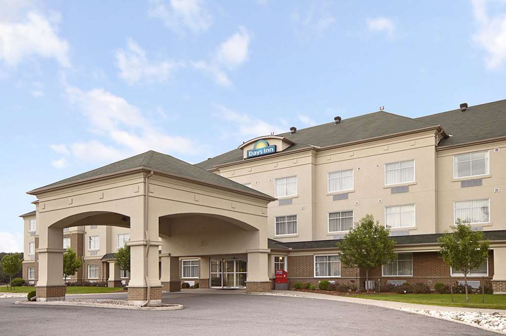 Days Inn By Wyndham Ottawa Airport Bagian luar foto