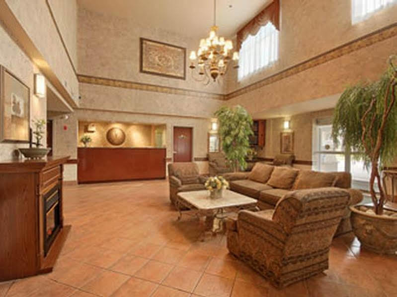 Days Inn By Wyndham Ottawa Airport Bagian luar foto