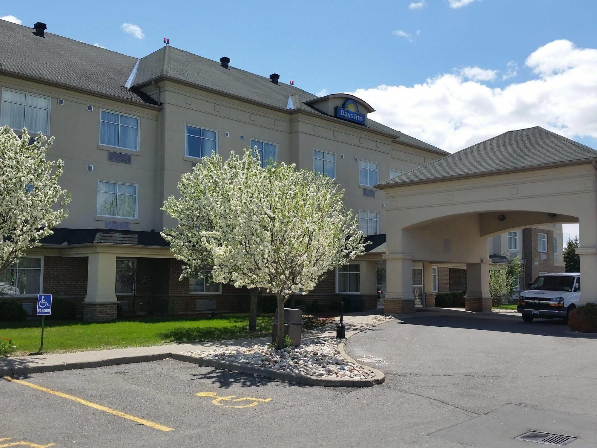 Days Inn By Wyndham Ottawa Airport Bagian luar foto