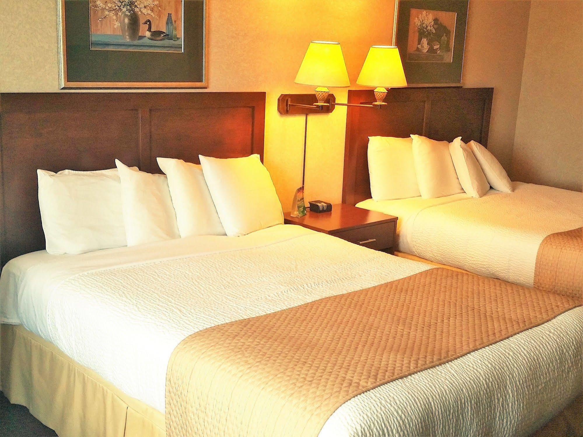 Days Inn By Wyndham Ottawa Airport Bagian luar foto